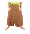 Aladinhose hellbraun mit 2 Seitentaschen und bunten Stoff Applikationen