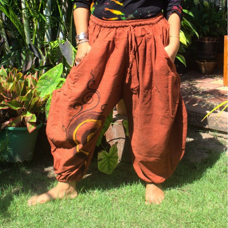 Boho capri pants with spiral pattern