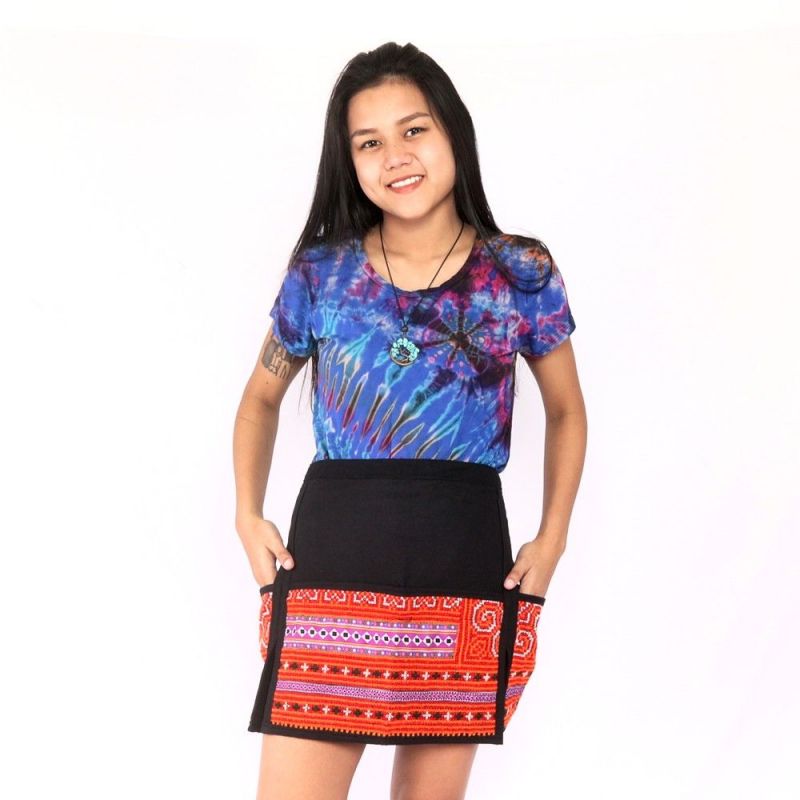 Falda corta Hmong bordada a mano