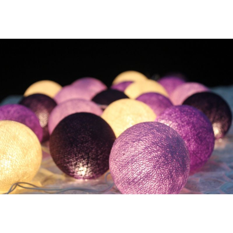 Dekolampen/Lichterketten aus Baumwollkugeln, violett